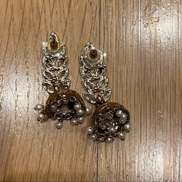 INDIAN Gorgeous Chandelier Earrings - Picture 4 of 8